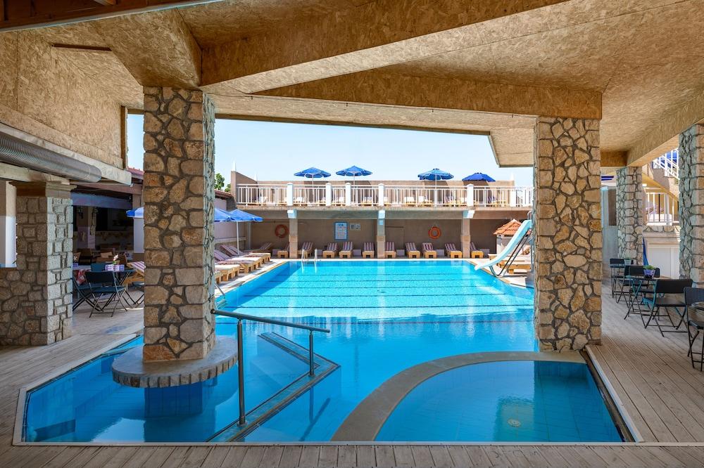 Marietta Hotel Apartments Pastida Екстериор снимка